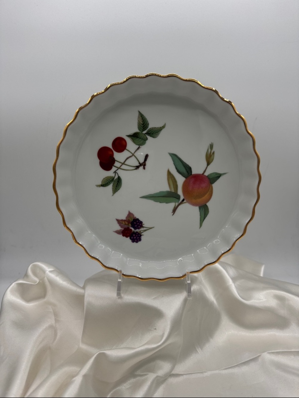 Royal Worcester quiche dish; c. 1961; Evesham, 7 1/2" diameter by 1 1/4” high.